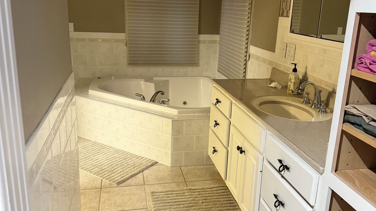 Photo of Bathroom in I-435 West KC-KS