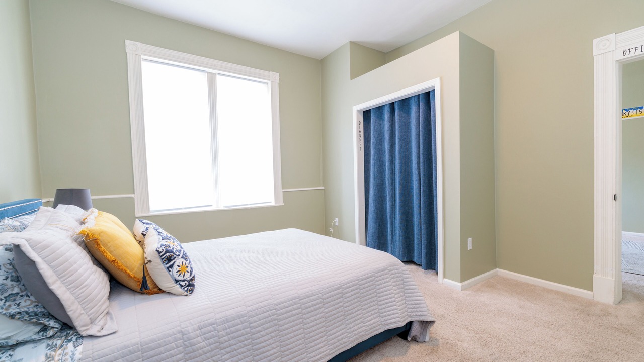 Photo of Bedroom in Salem