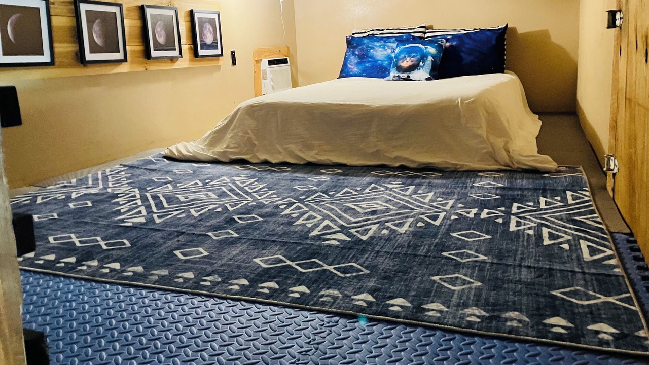 Photo of Bedroom in Lakehills