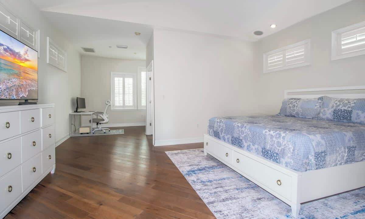 Photo of Bedroom in Crystal Beach