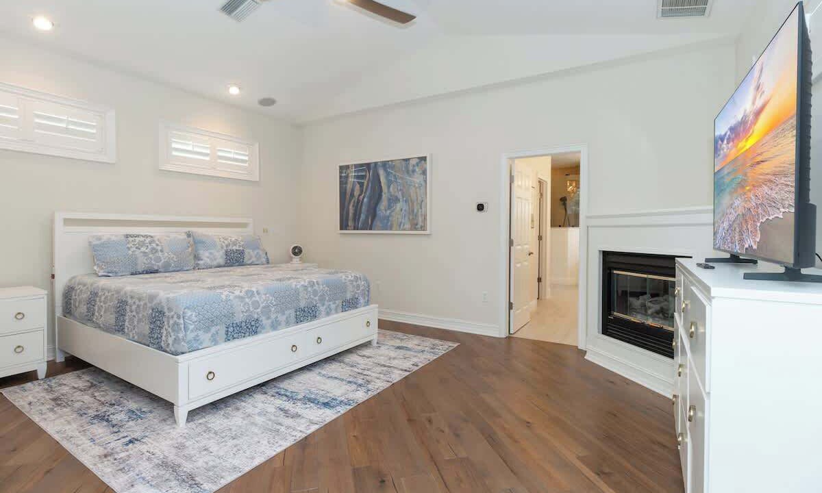 Photo of Bedroom in Crystal Beach