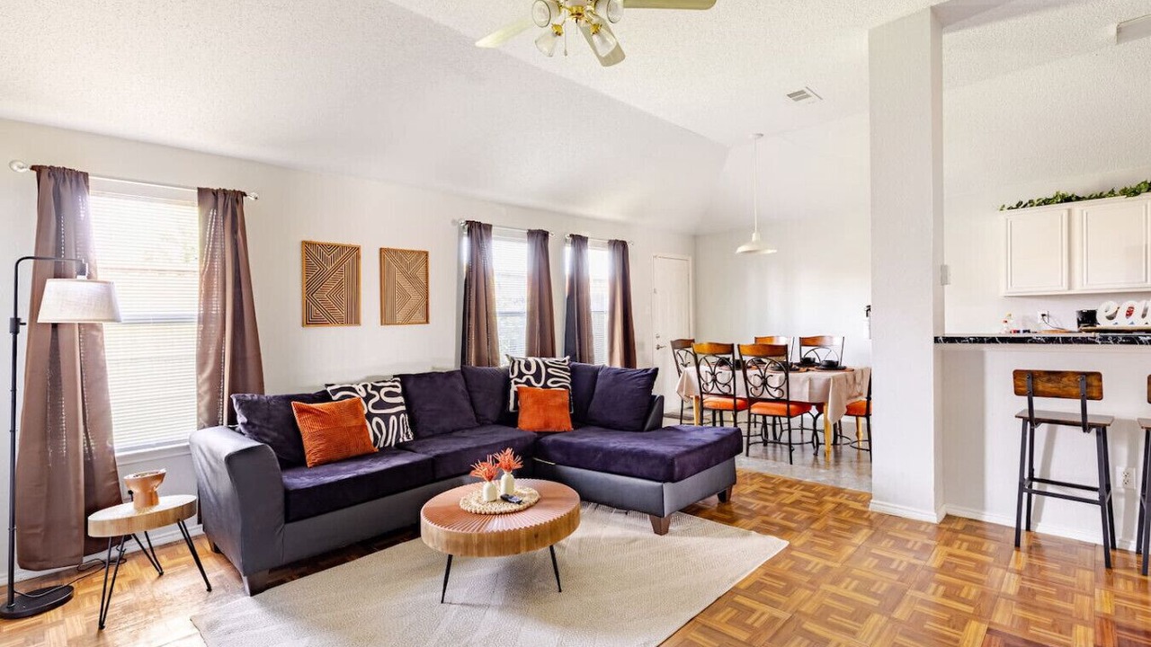 Photo of Livingroom in Southeast Arlington