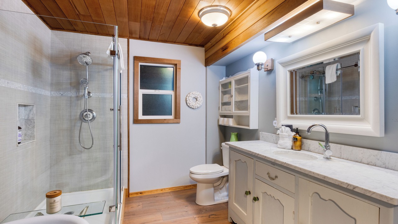 Photo of Bathroom in Neahkahnie Beach