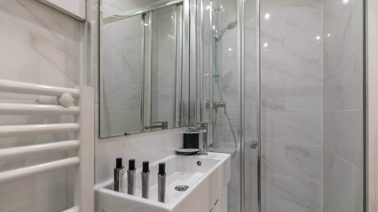 Photo of Bathroom in Quartier de la Plaine-de-Monceaux