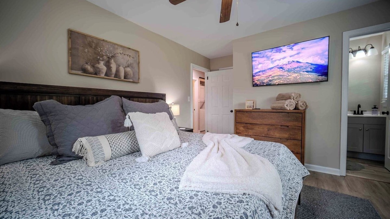 Photo of Bedroom in Acworth