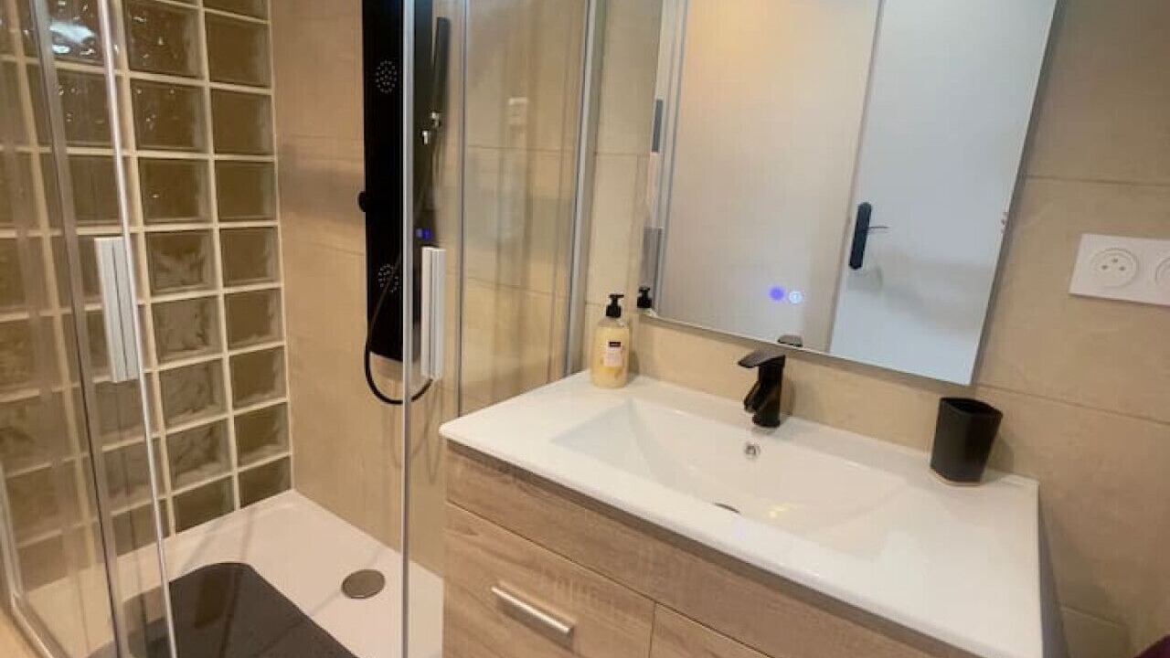 Photo of Bathroom in Err