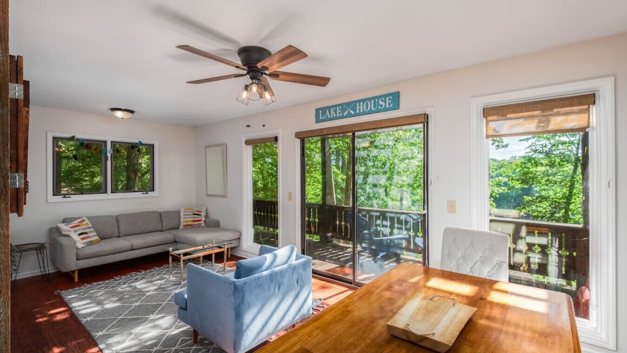 Photo of Livingroom in Roxboro