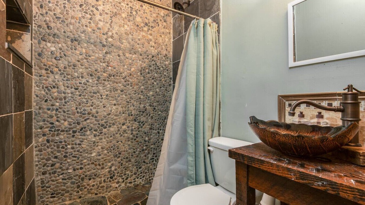 Photo of Bathroom in Roxboro