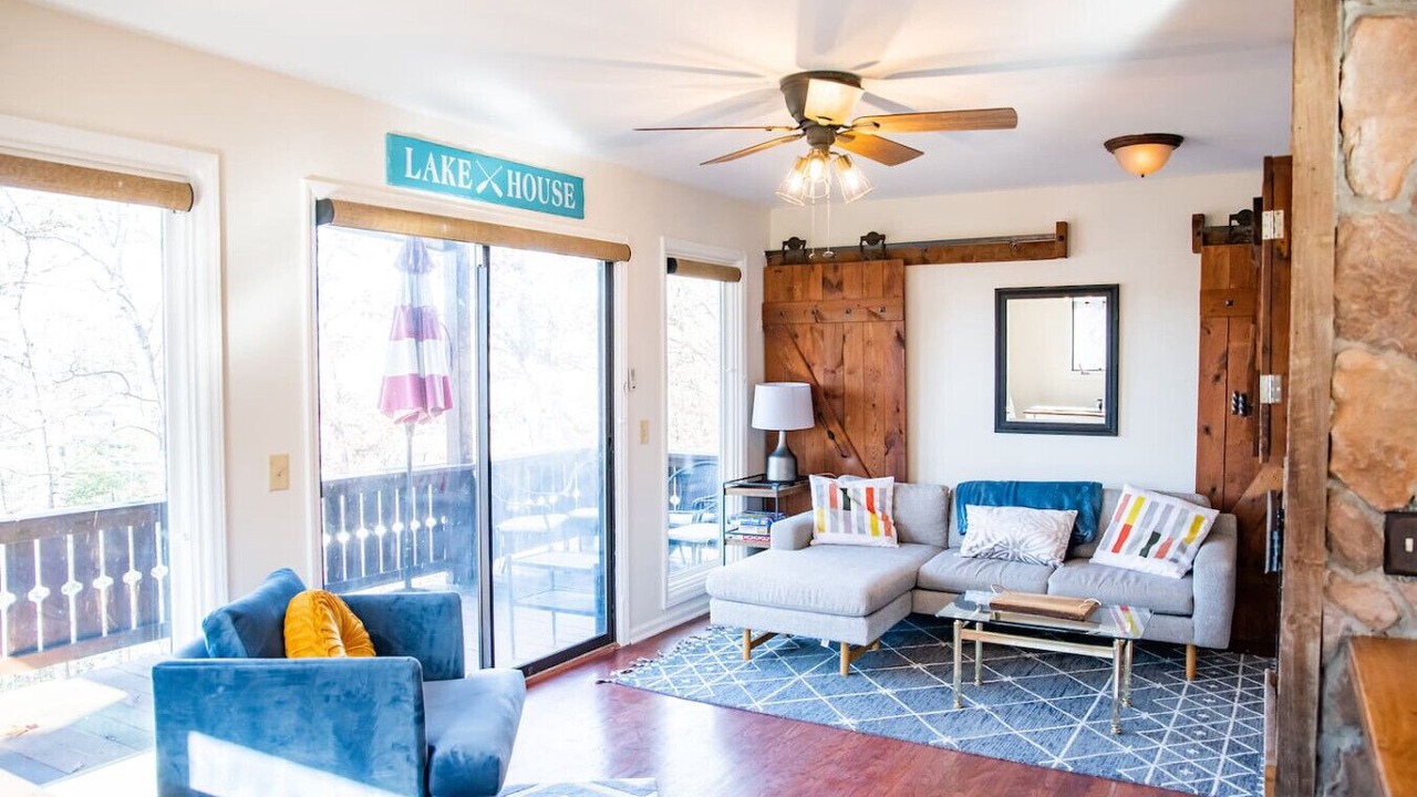 Photo of Livingroom in Roxboro