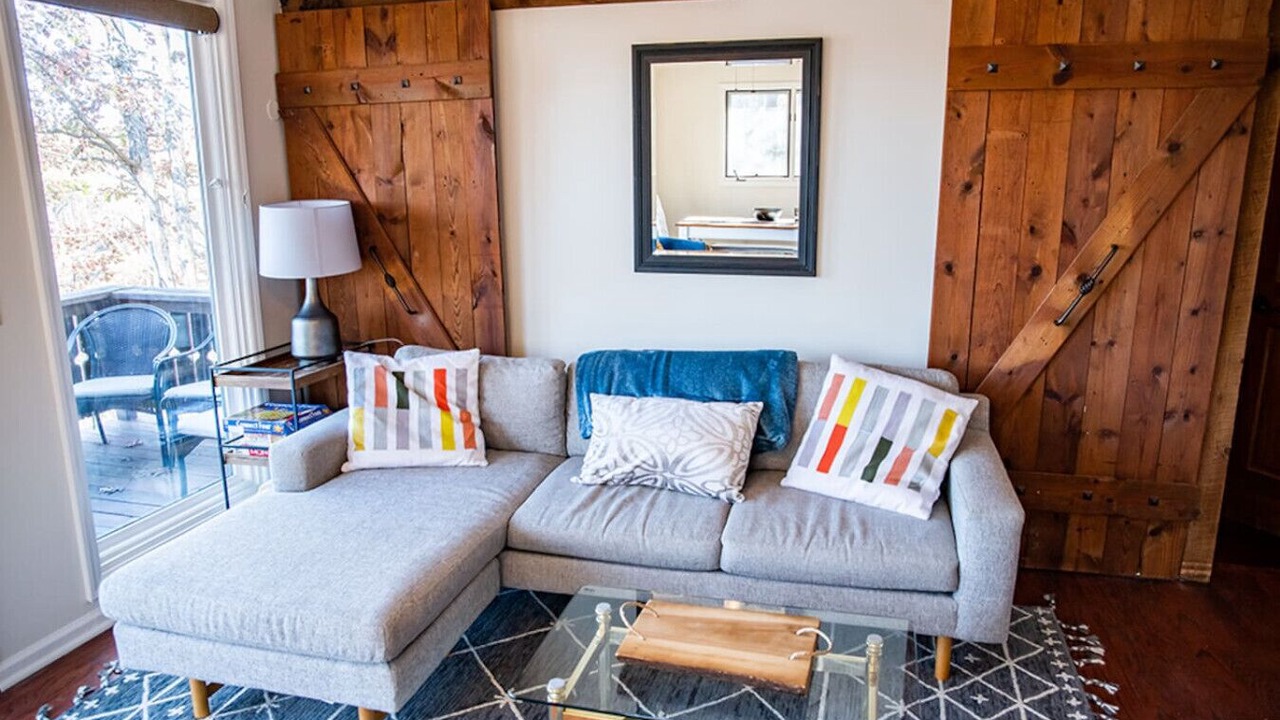 Photo of Livingroom in Roxboro