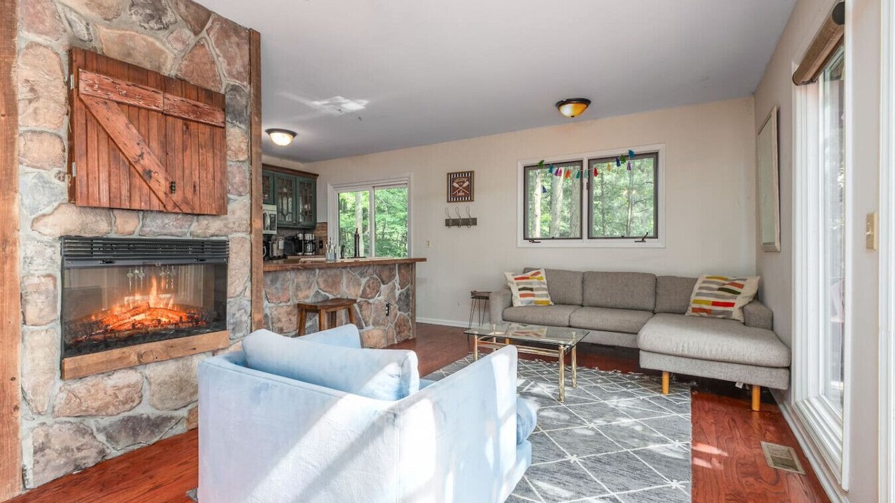 Photo of Livingroom in Roxboro