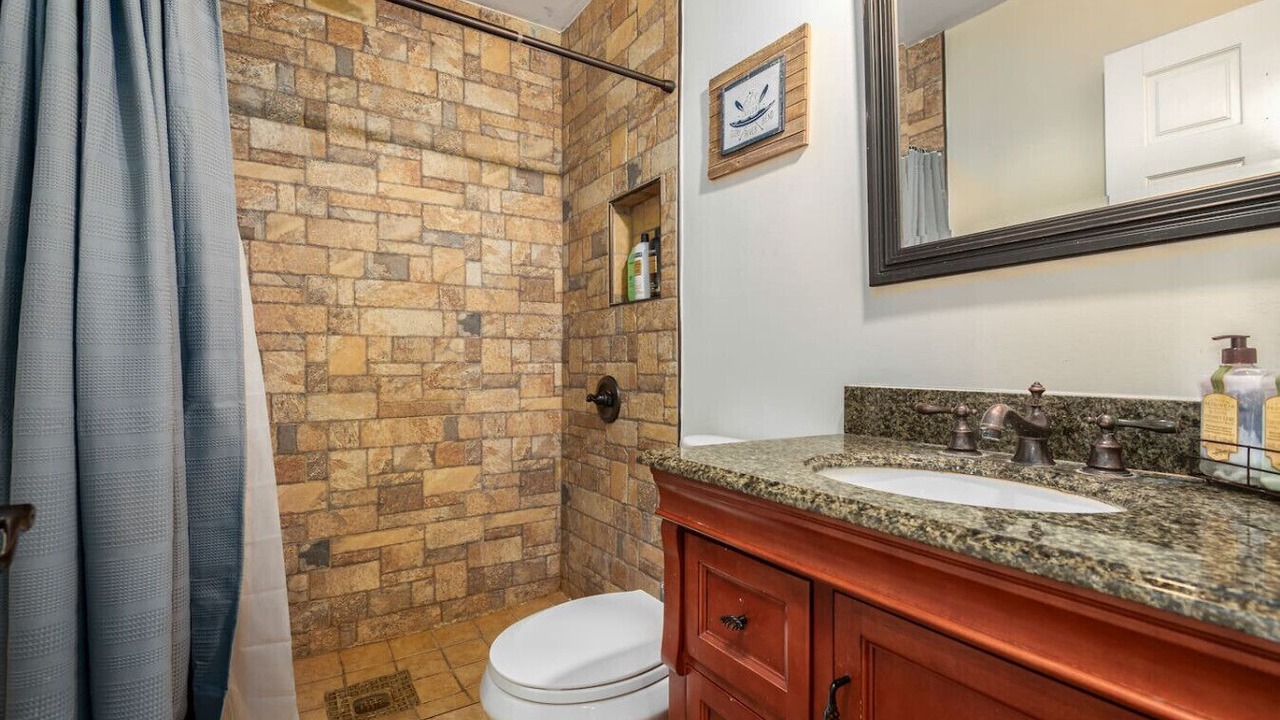 Photo of Bathroom in Roxboro