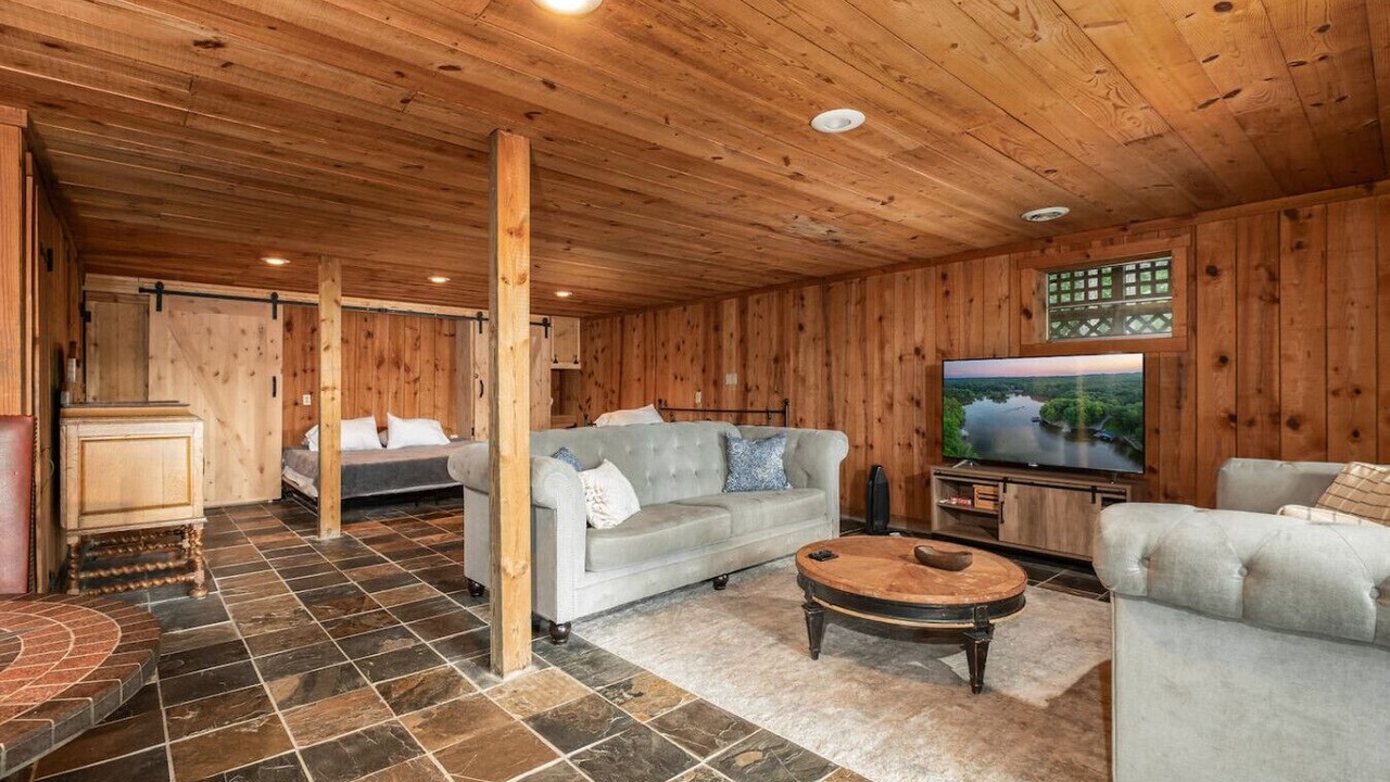 Photo of Livingroom in Roxboro