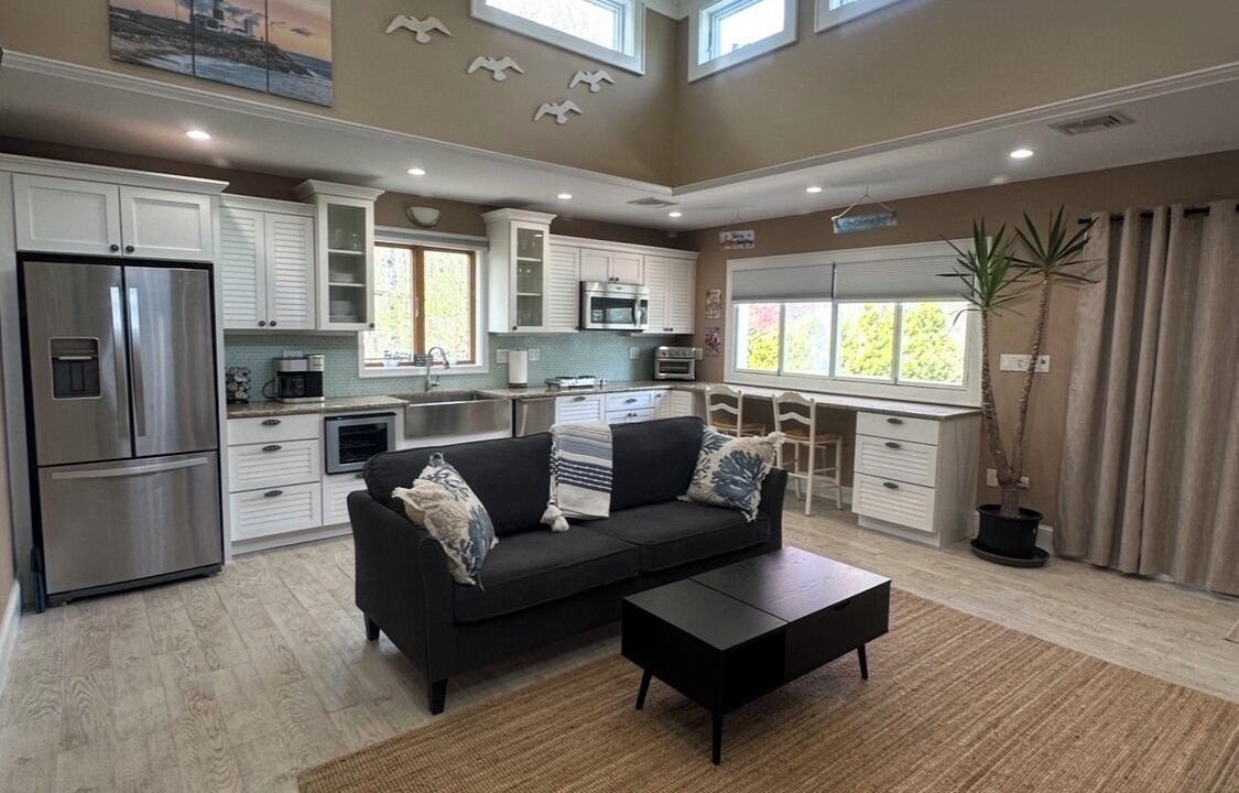 Photo of Livingroom in Wading River