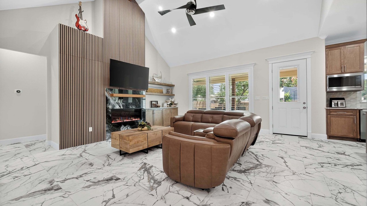 Photo of Livingroom in Central Arlington