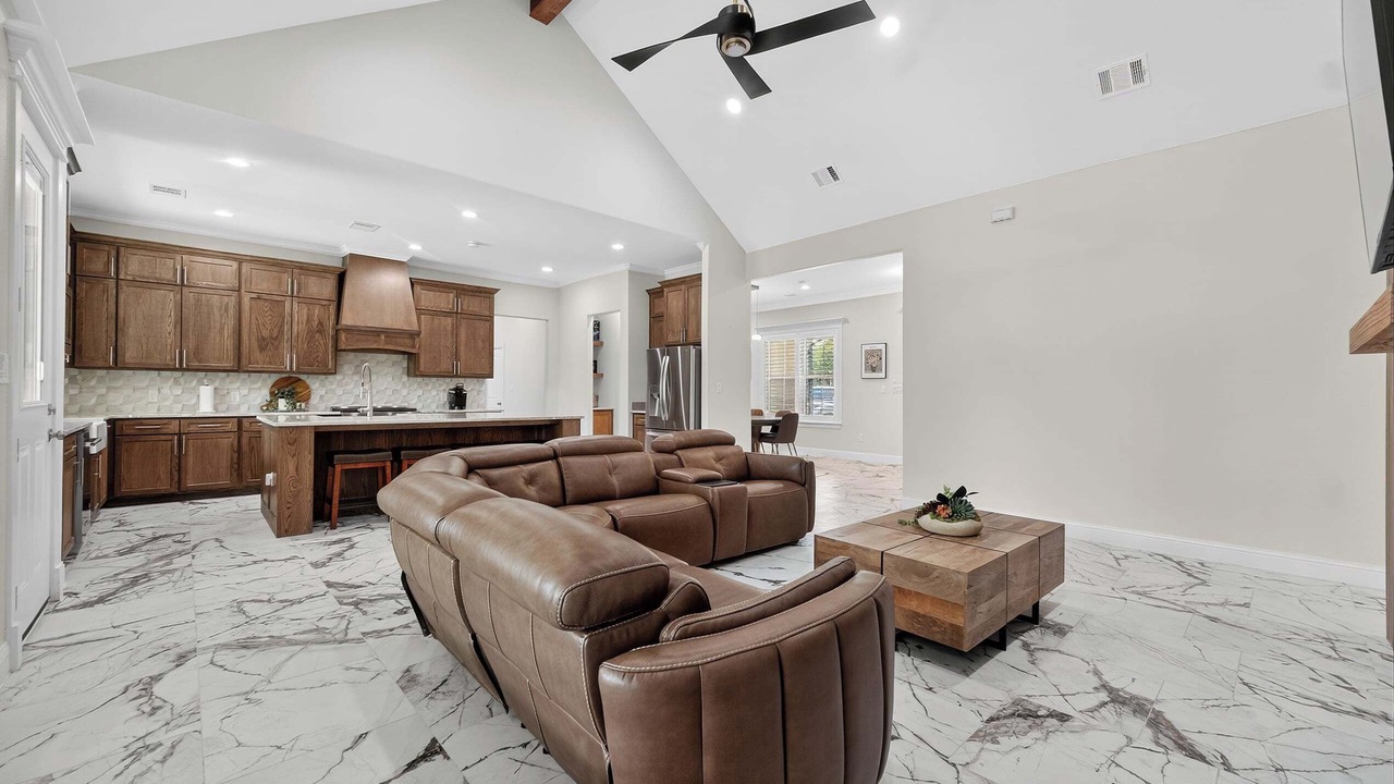 Photo of Livingroom in Central Arlington