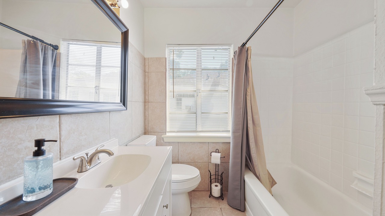 Photo of Bathroom in Highlands - Perkins