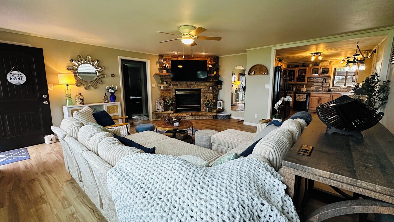 Photo of Livingroom in Fox Crossing