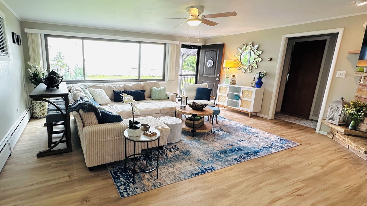 Photo of Livingroom in Fox Crossing