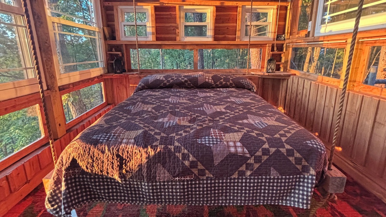 Photo of Bedroom in Piney Mountain