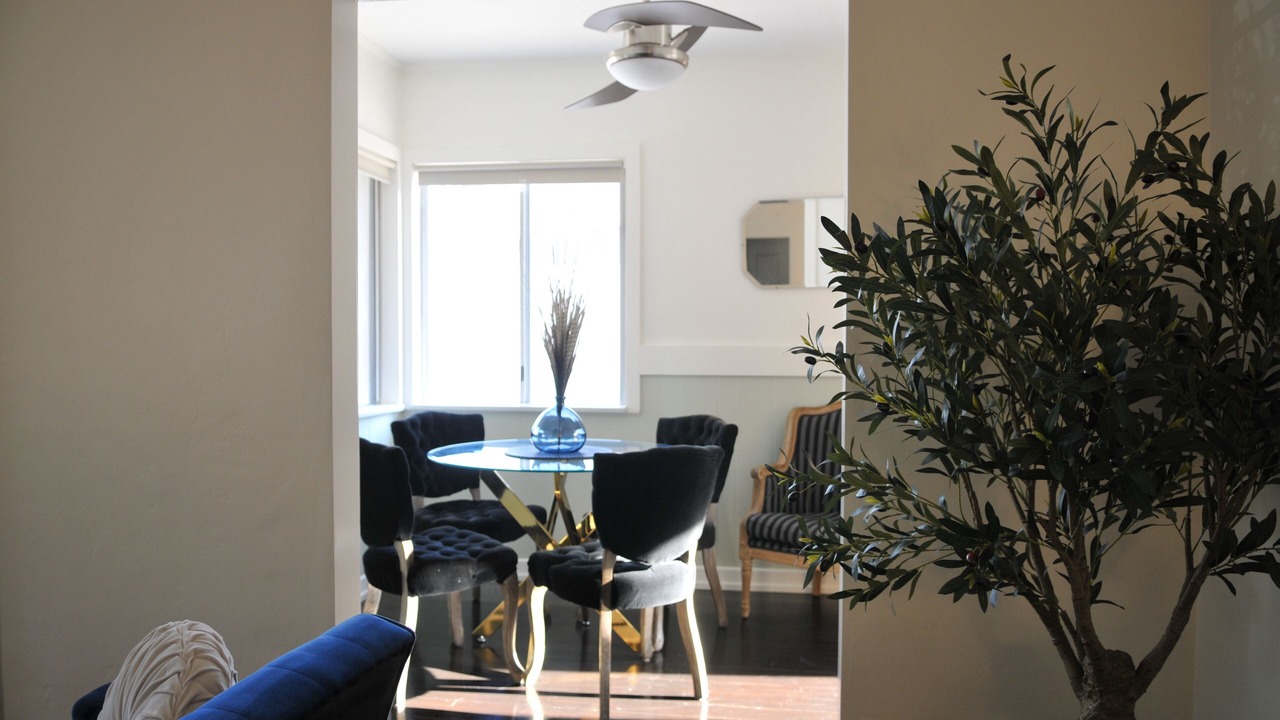 Photo of Livingroom in Toluca Woods