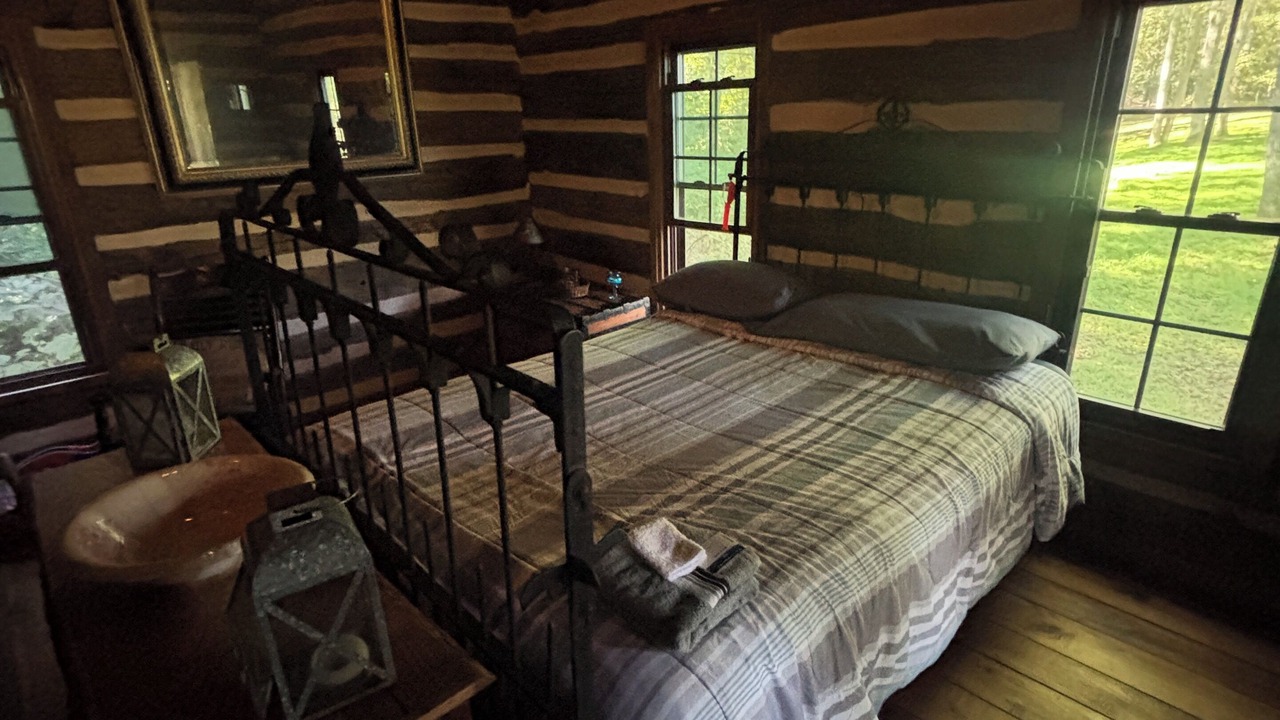 Photo of Bedroom in Piney Mountain
