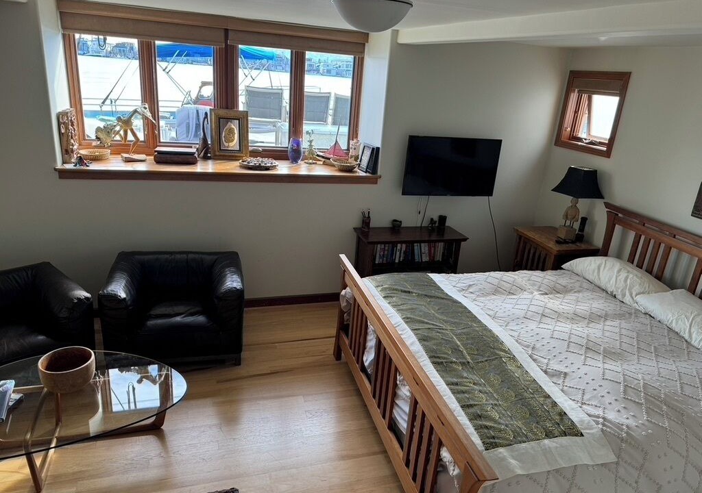 Photo of Bedroom in Marin City