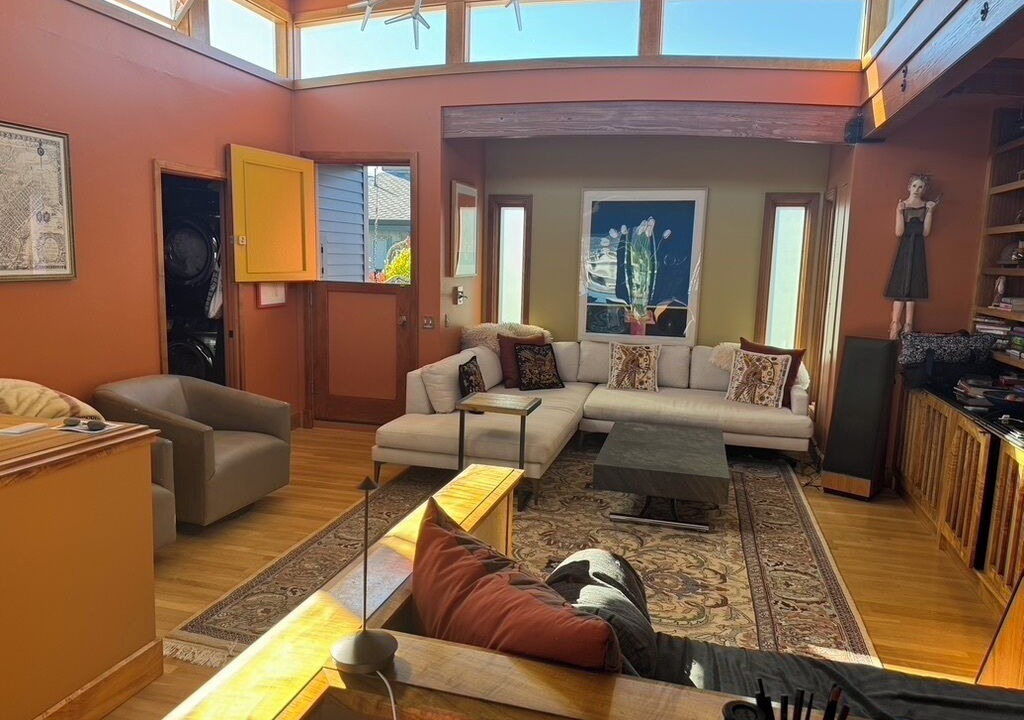 Photo of Livingroom in Marin City