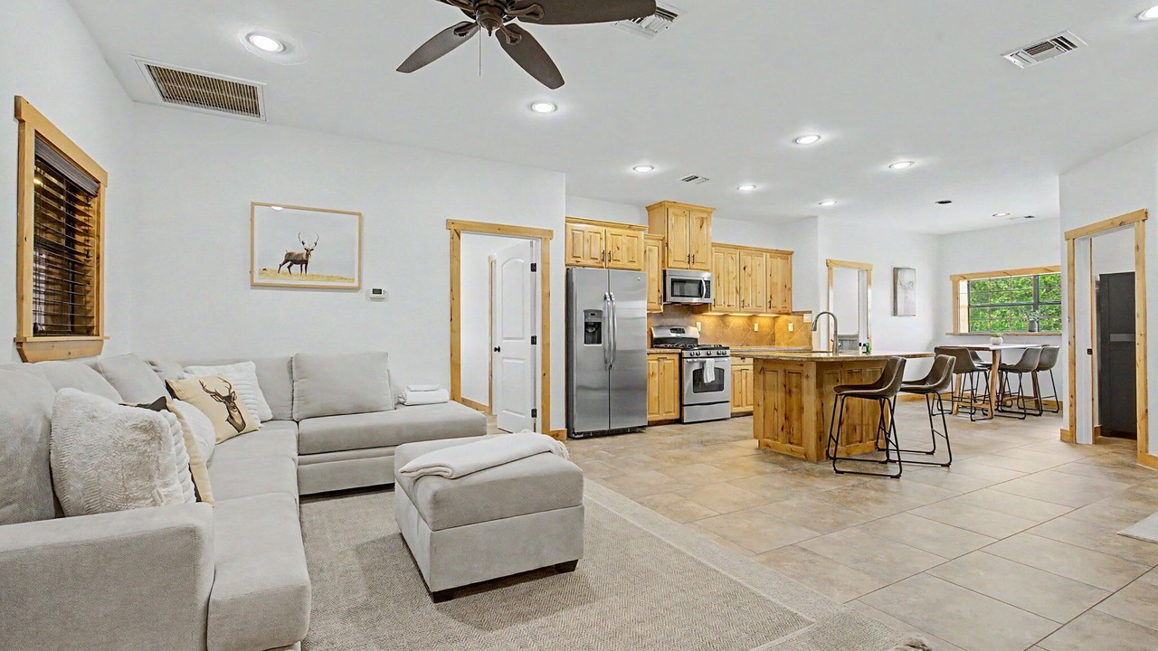 Photo of Livingroom in Johnson City