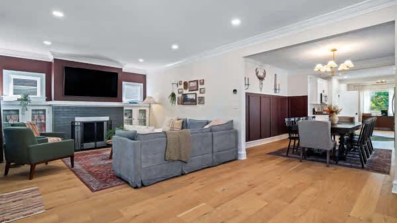 Photo of Livingroom in Kamm's Corners