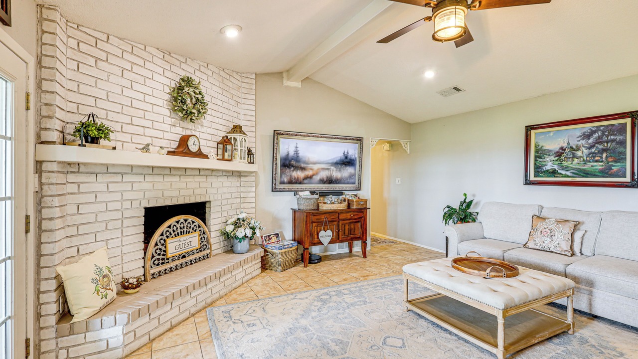Photo of Livingroom in Valley Mills