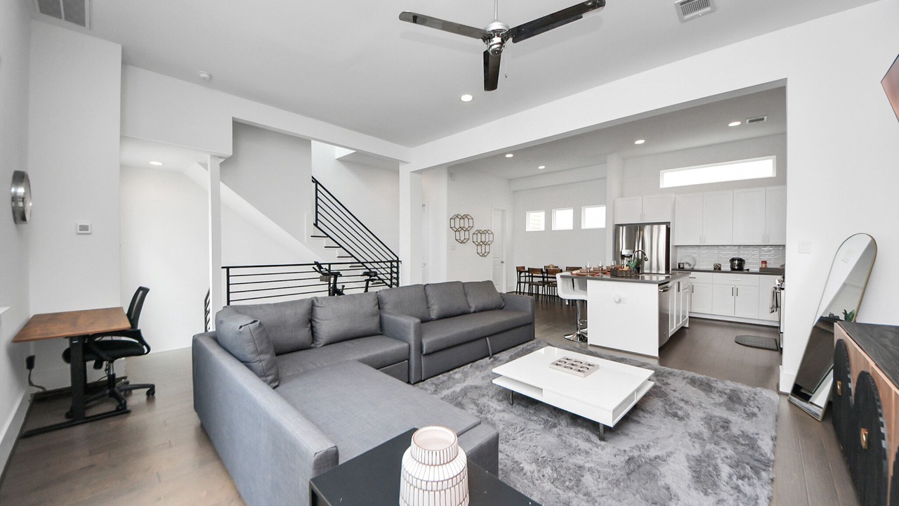 Photo of Livingroom in East Downtown Houston