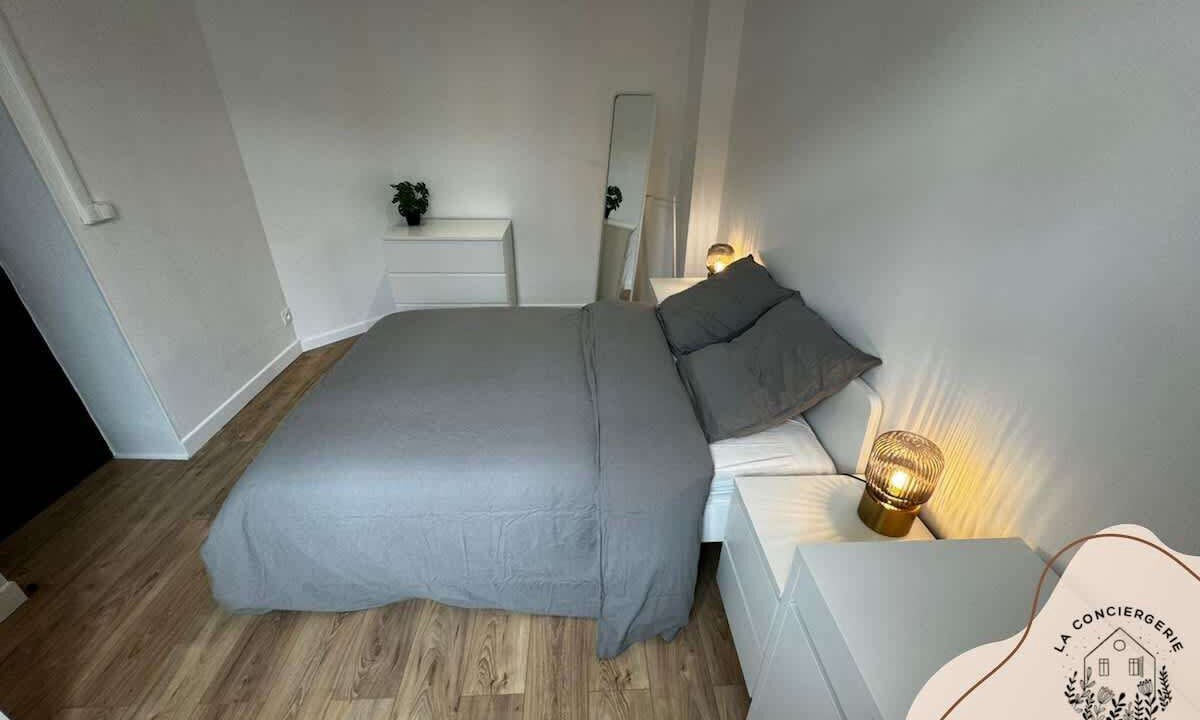 Photo of Others in Lens