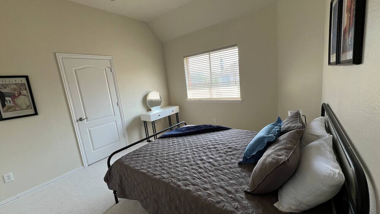 Photo of Bedroom in Allen