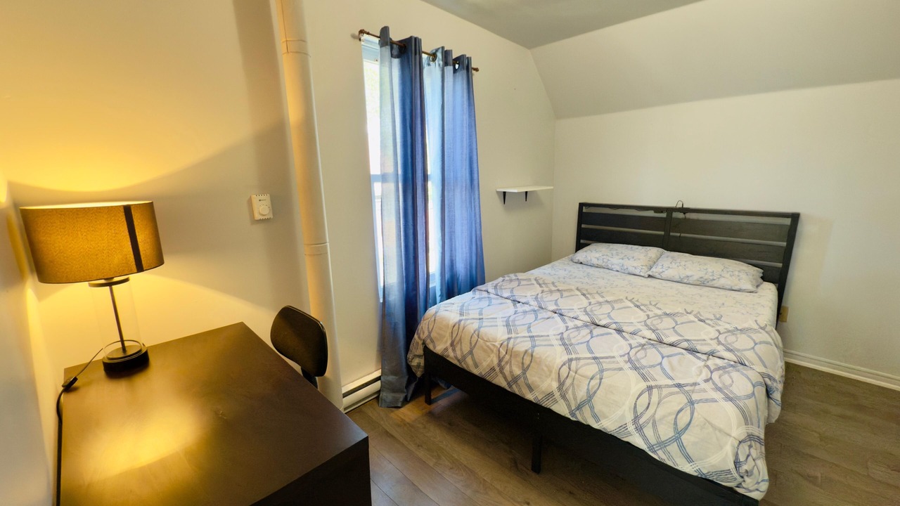Photo of Bedroom in Bridgeview