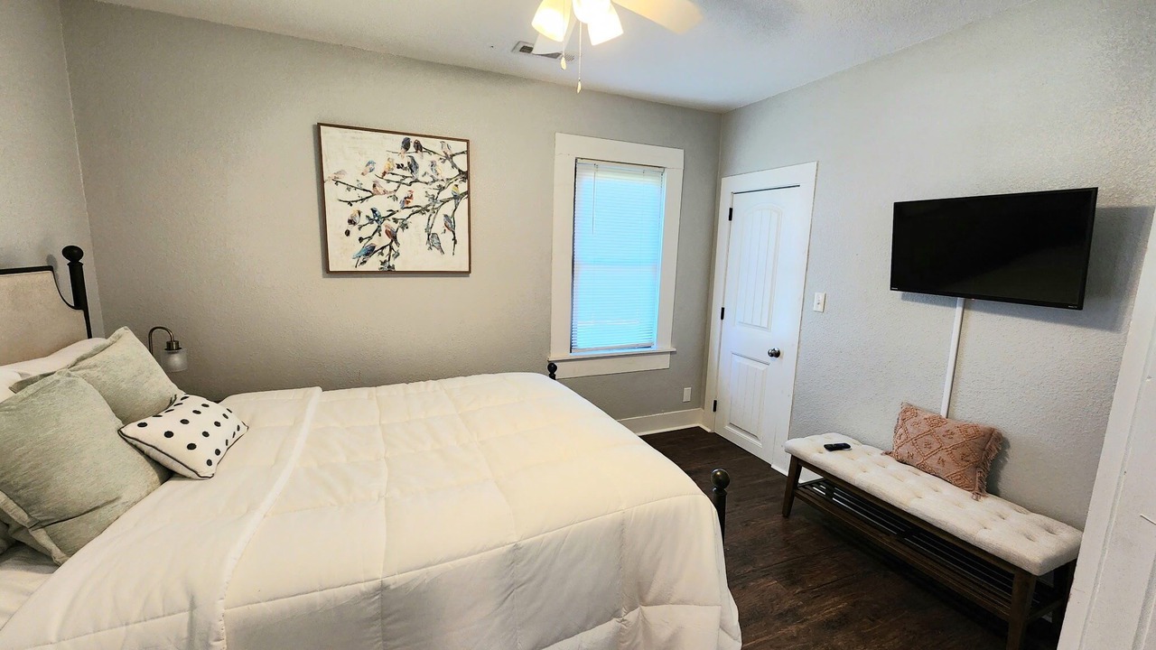 Photo of Bedroom in Cave Springs