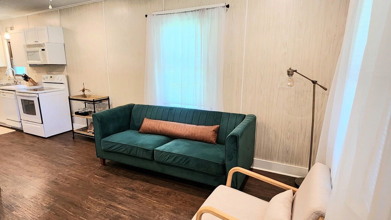 Photo of Livingroom in Cave Springs