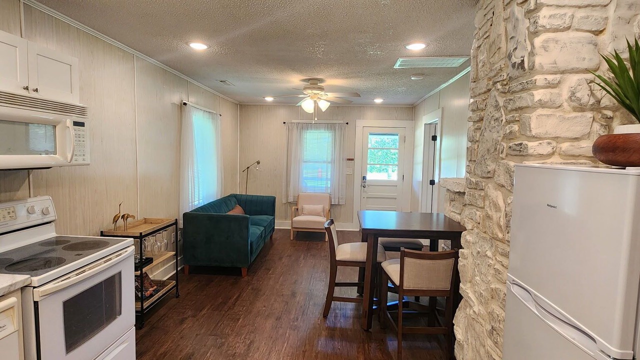 Photo of Others in Cave Springs