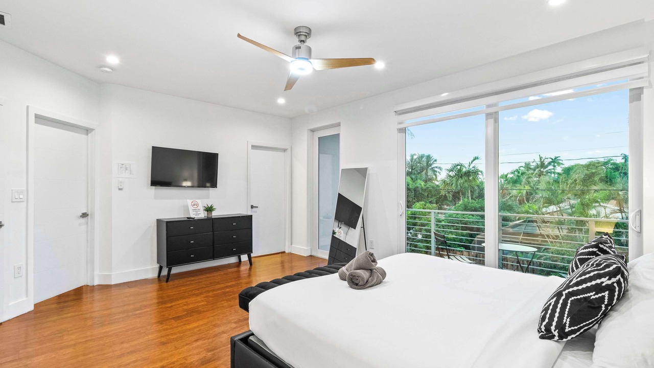 Photo of Bedroom in Downtown Hollywood