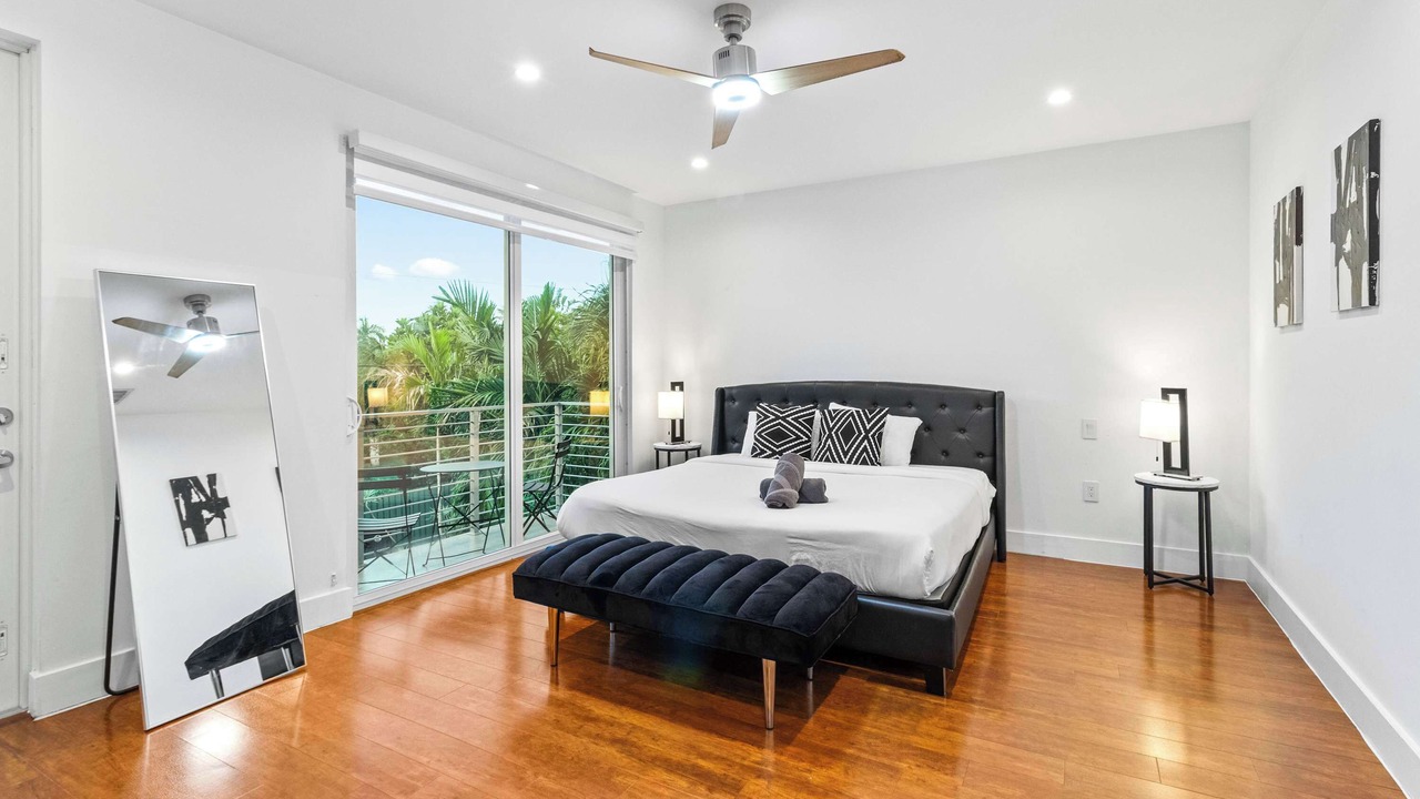 Photo of Bedroom in Downtown Hollywood