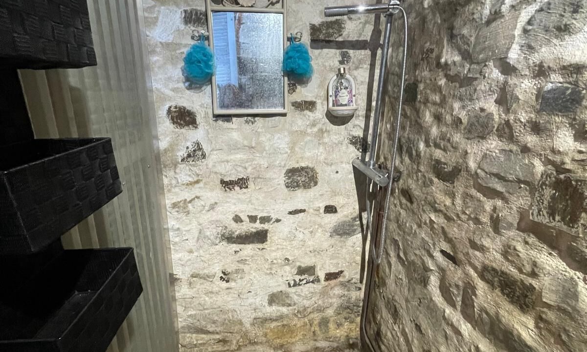 Photo of Bathroom in Avrilly