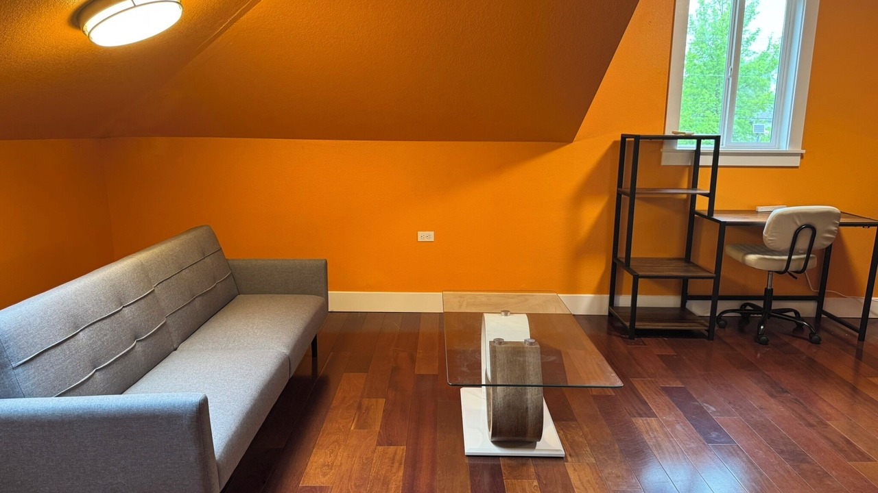 Photo of Livingroom in Hillsboro