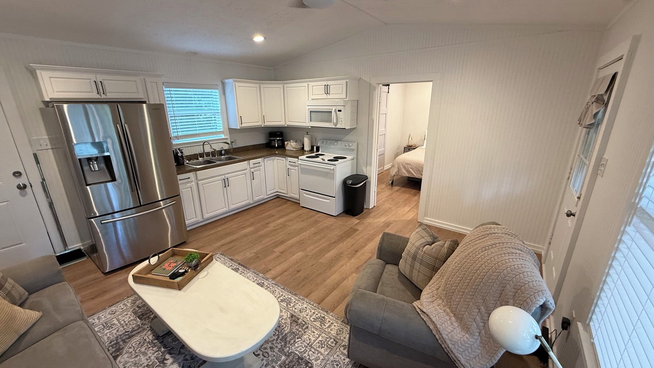 Photo of Livingroom in Whitehouse