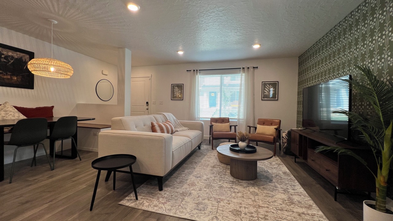 Photo of Livingroom in Layton