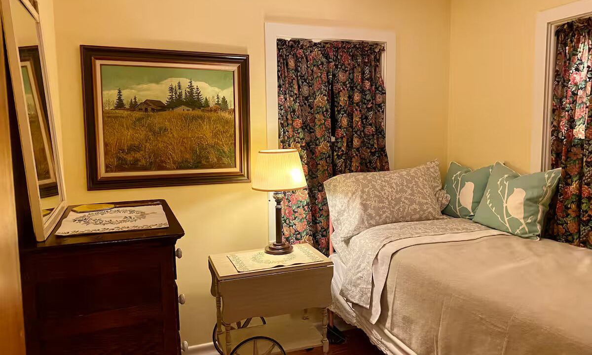 Photo of Bedroom in Metaline