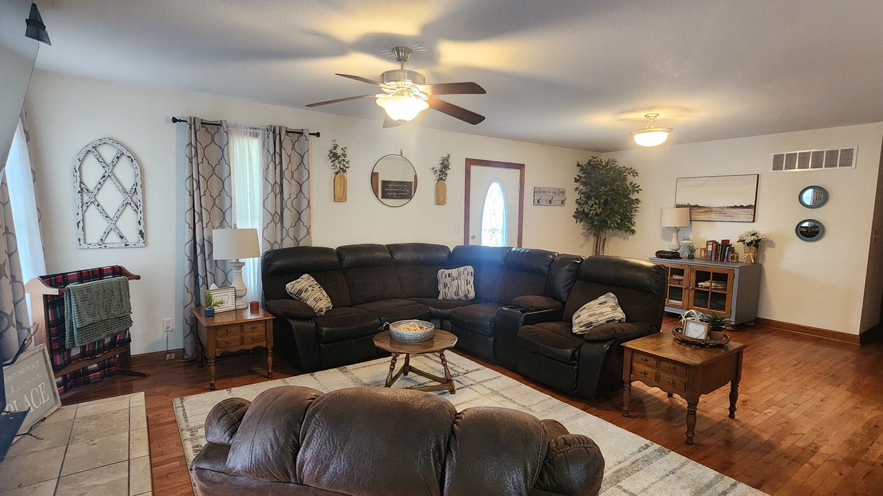 Photo of Livingroom in Holts Summit