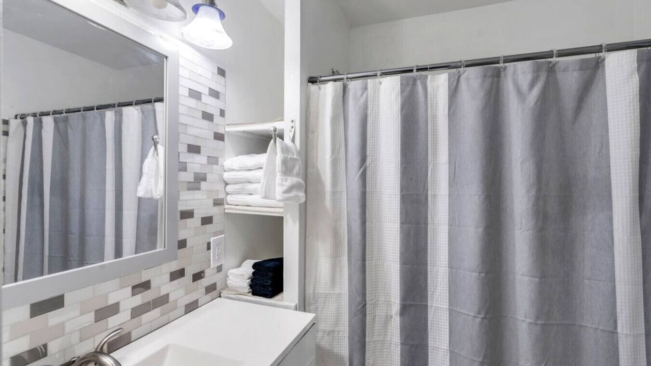 Photo of Bathroom in Tulane - Gravier