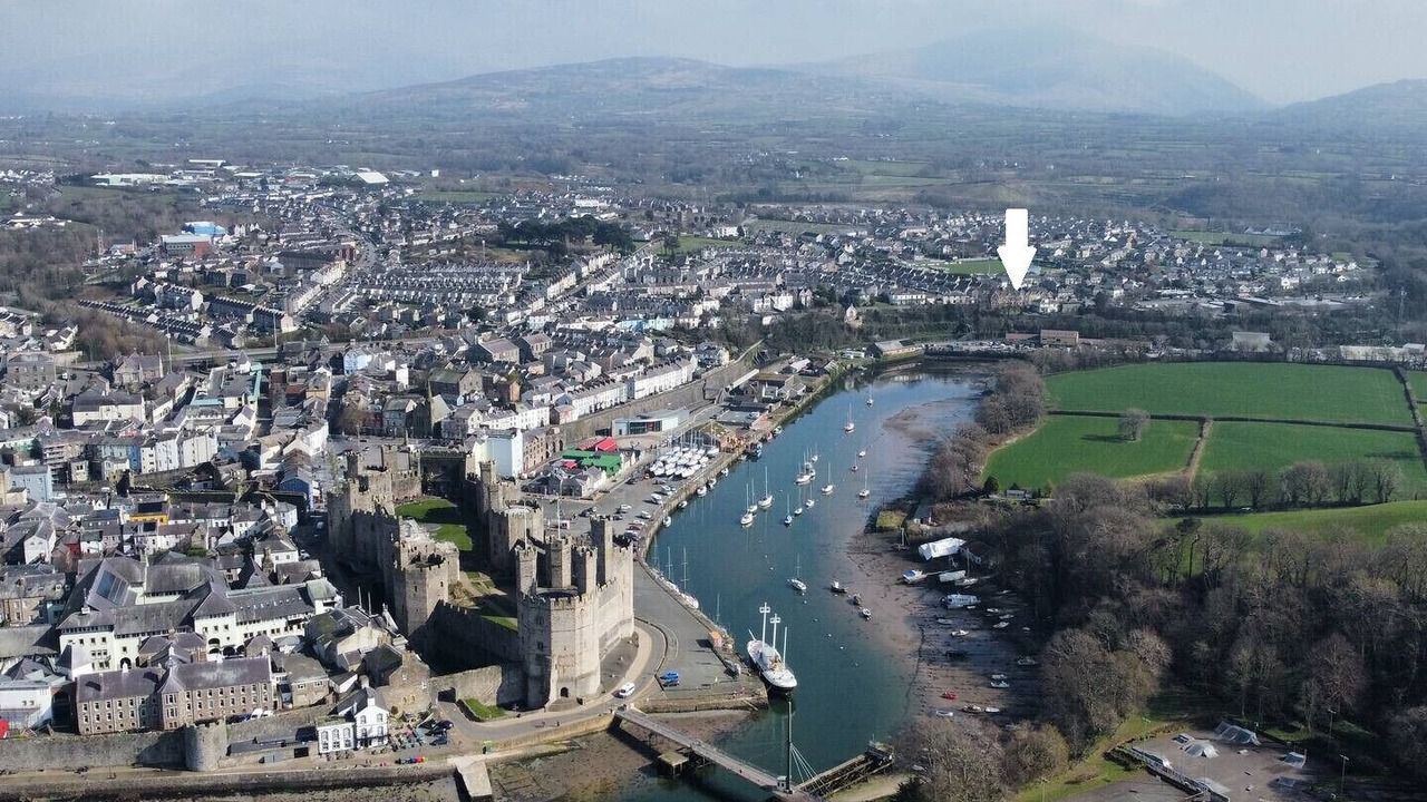 Photo of Outdoor in Bont Newydd