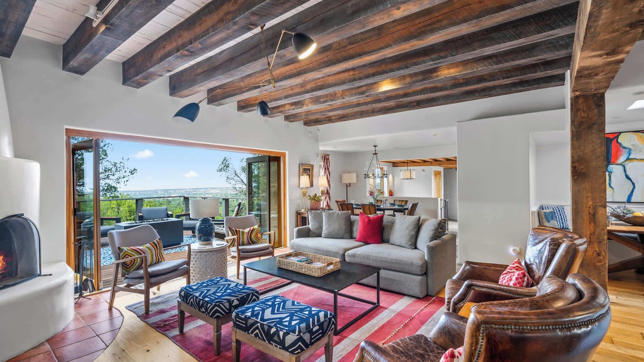 Photo of Livingroom in Historic Eastside