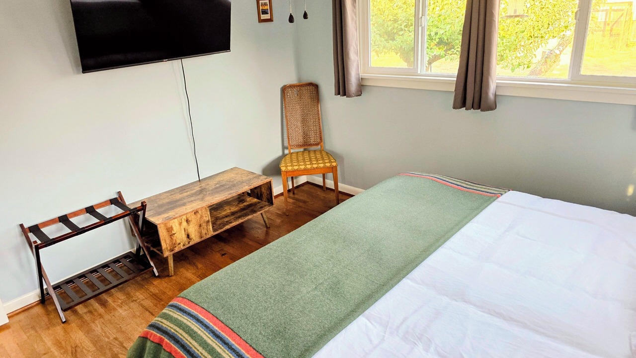 Photo of Bedroom in Oak Harbor